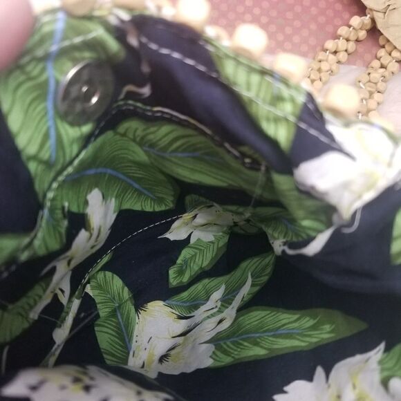 NWOT. BEADED CROSSBODY BAG. - Picture 4 of 5